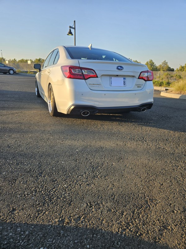 Abraham  Gaviola 's 2018 Legacy 3.6R